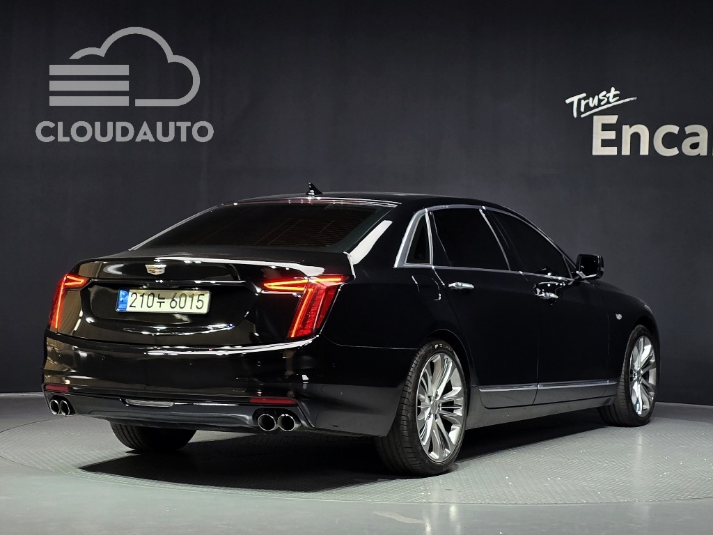 2019 Cadillac CT6 3.6 AWD - Image 2