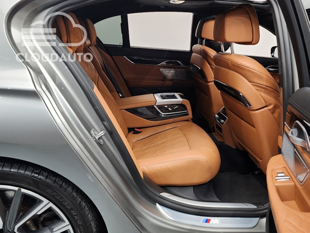 2022 BMW 7 Series 730d xDrive M Sport - Image 12