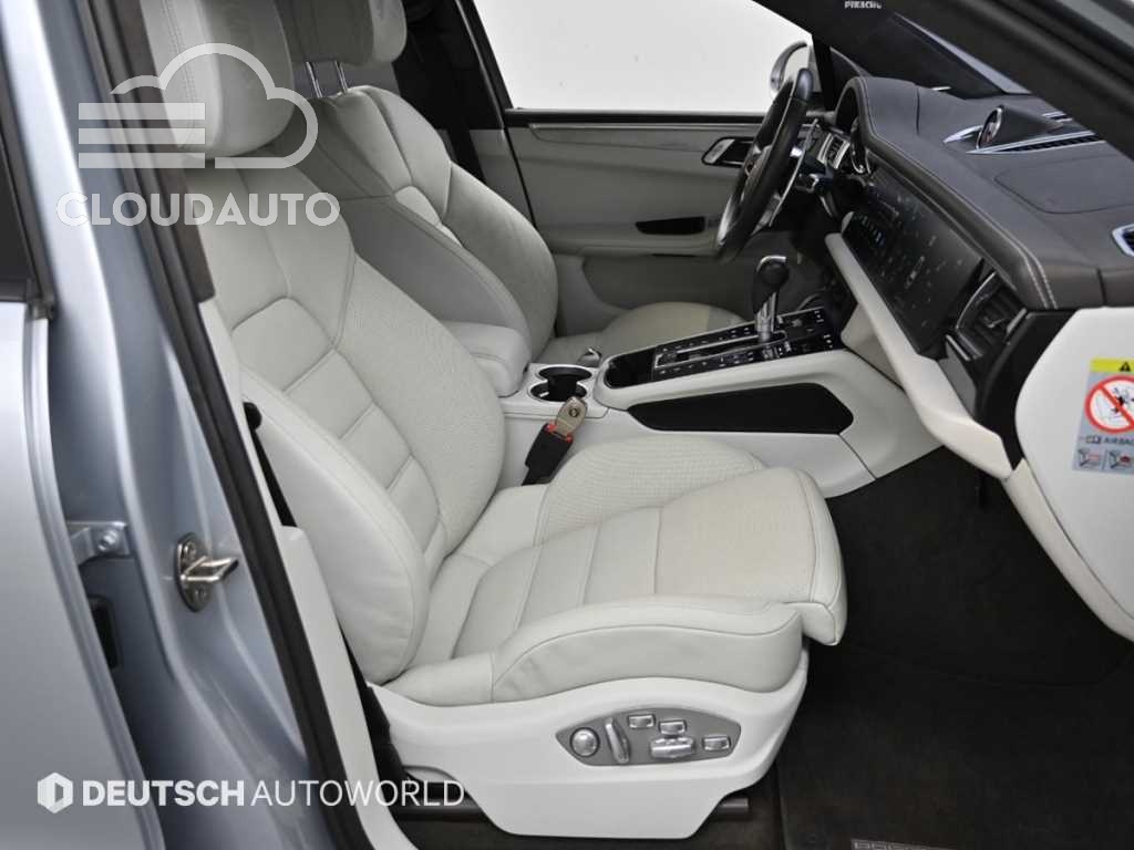 2015 Porsche Macan 3.6 Turbo - Image 11