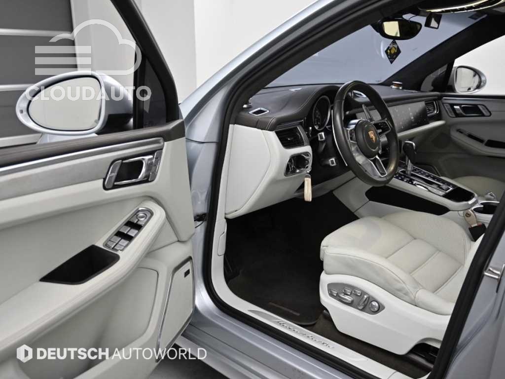 2015 Porsche Macan 3.6 Turbo - Image 12