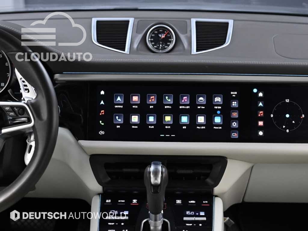2015 Porsche Macan 3.6 Turbo - Image 15