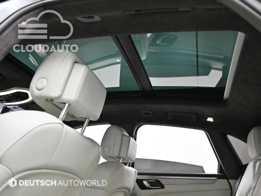 2015 Porsche Macan 3.6 Turbo - Image 19