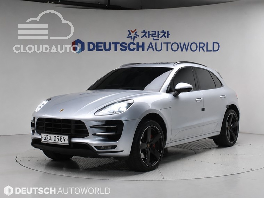 2015 Porsche Macan 3.6 Turbo - Image 2