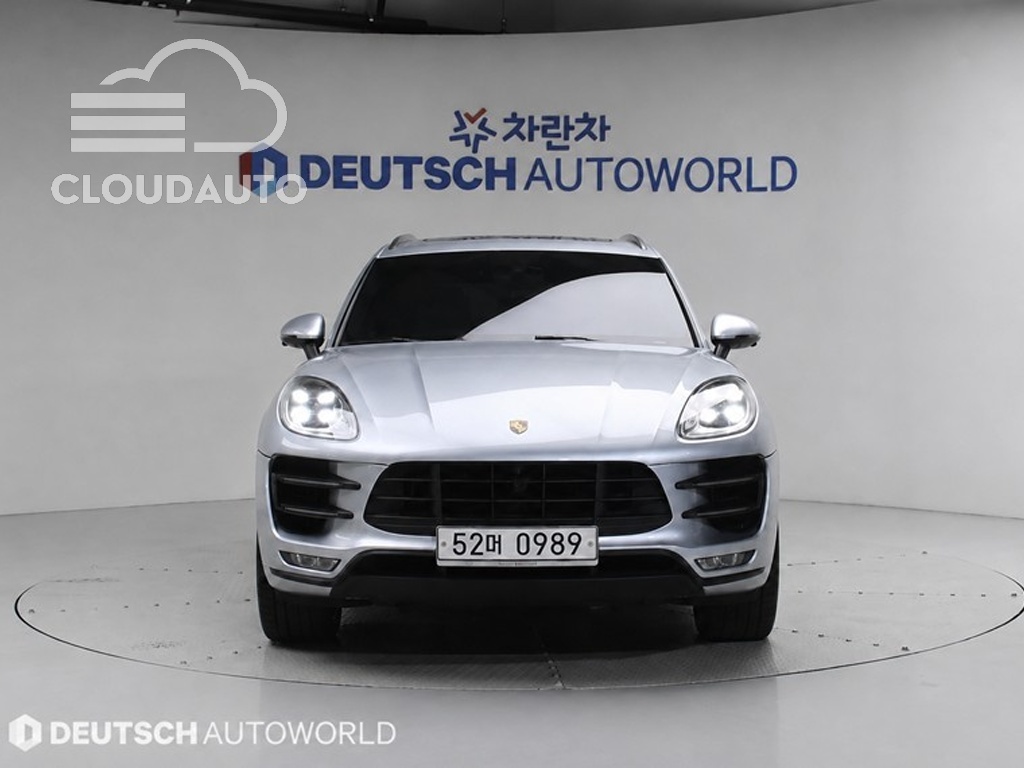 2015 Porsche Macan 3.6 Turbo - Image 4