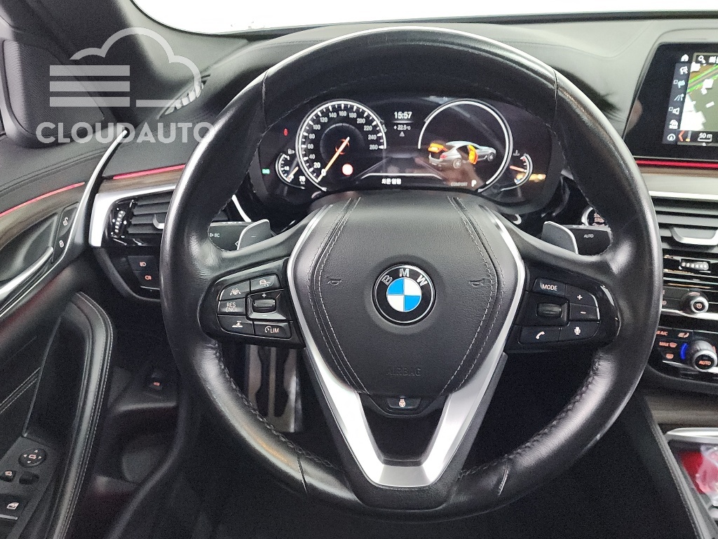 2018 BMW 5 Series 530i xDrive M Sports Plus - Image 12