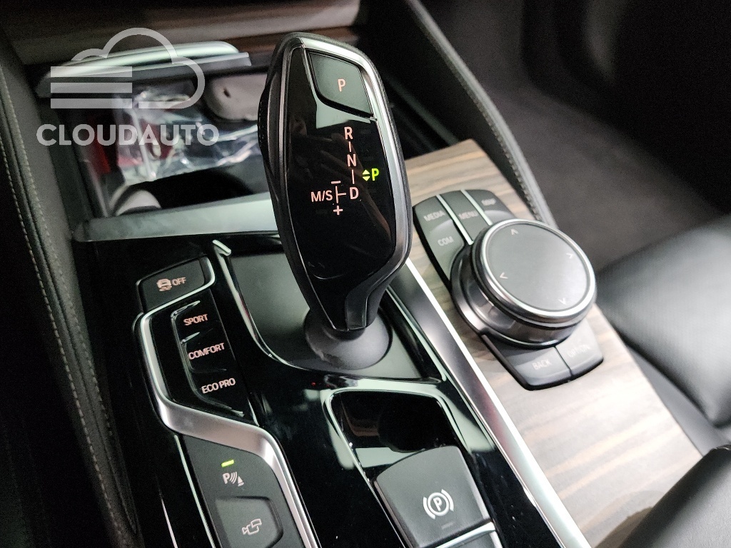 2018 BMW 5 Series 530i xDrive M Sports Plus - Image 9
