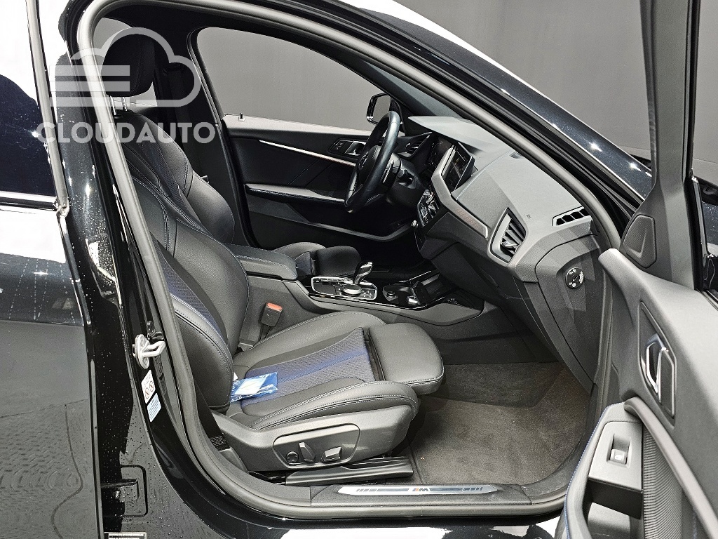 2023 BMW 1 Series 120i M Sports - Image 11