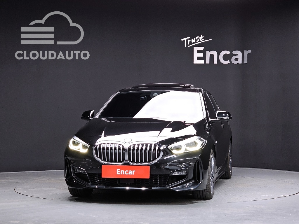 2023 BMW 1 Series 120i M Sports - Image 3