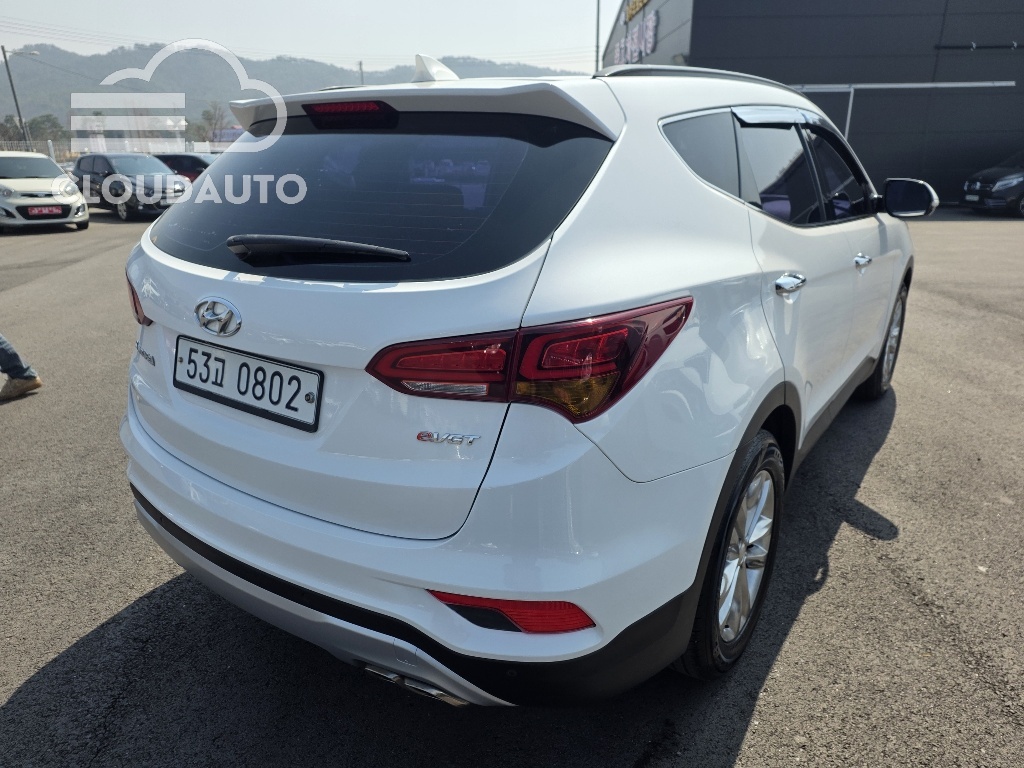 2016 Hyundai Santa Fe Diesel 2.0 2WD - Image 2