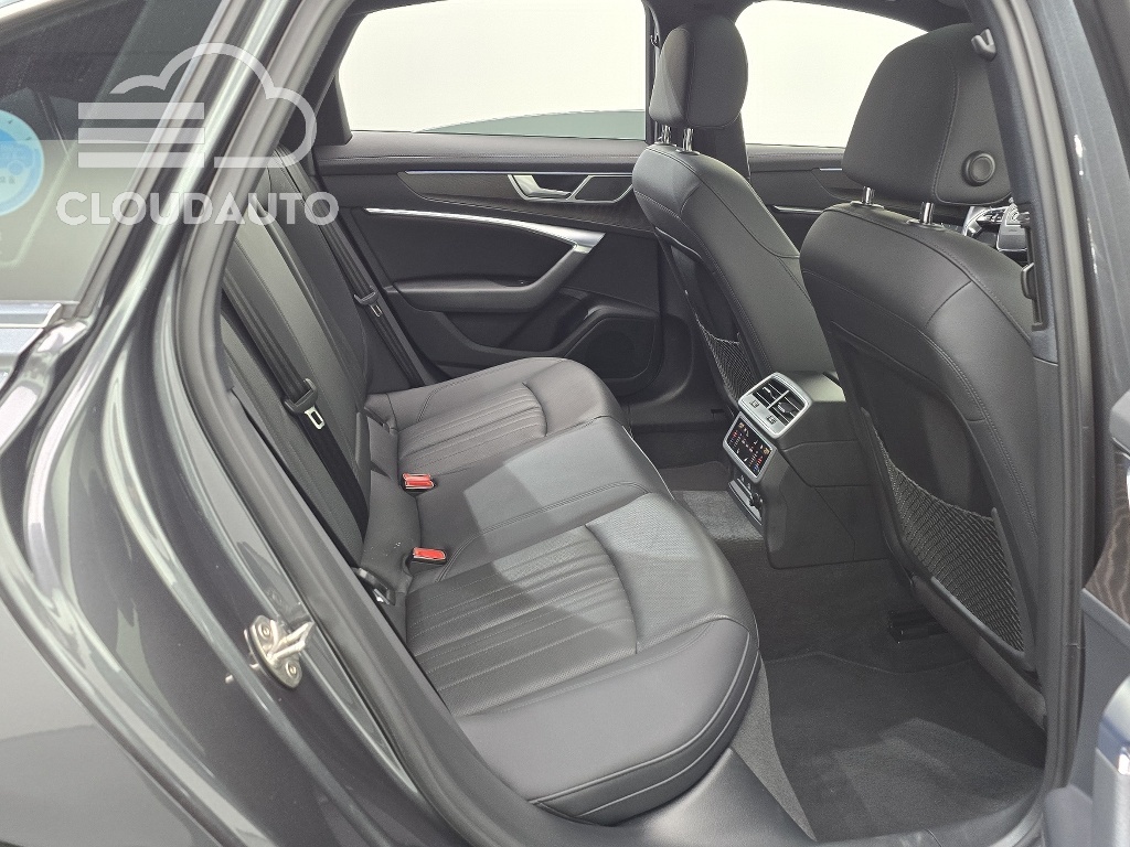 2022 Audi A6 45 TFSI Premium - Image 13