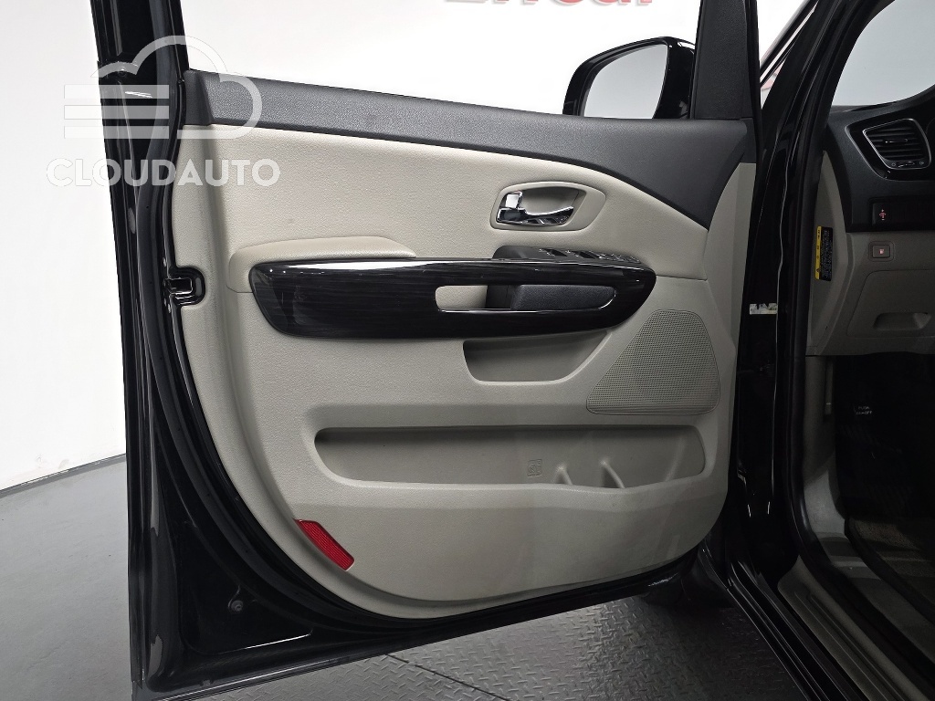 2019 Kia Carnival 9 Prestige - Image 24