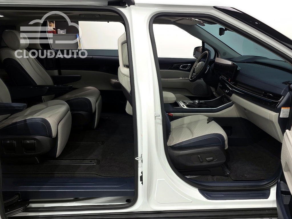 2024 Kia Carnival HEV 7 Signature - Image 11