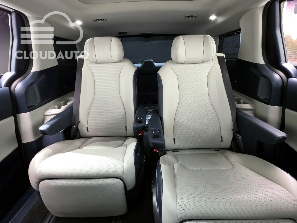 2024 Kia Carnival HEV 7 Signature - Image 12