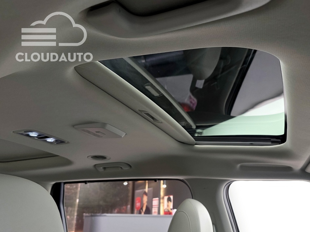2024 Kia Carnival HEV 7 Signature - Image 17