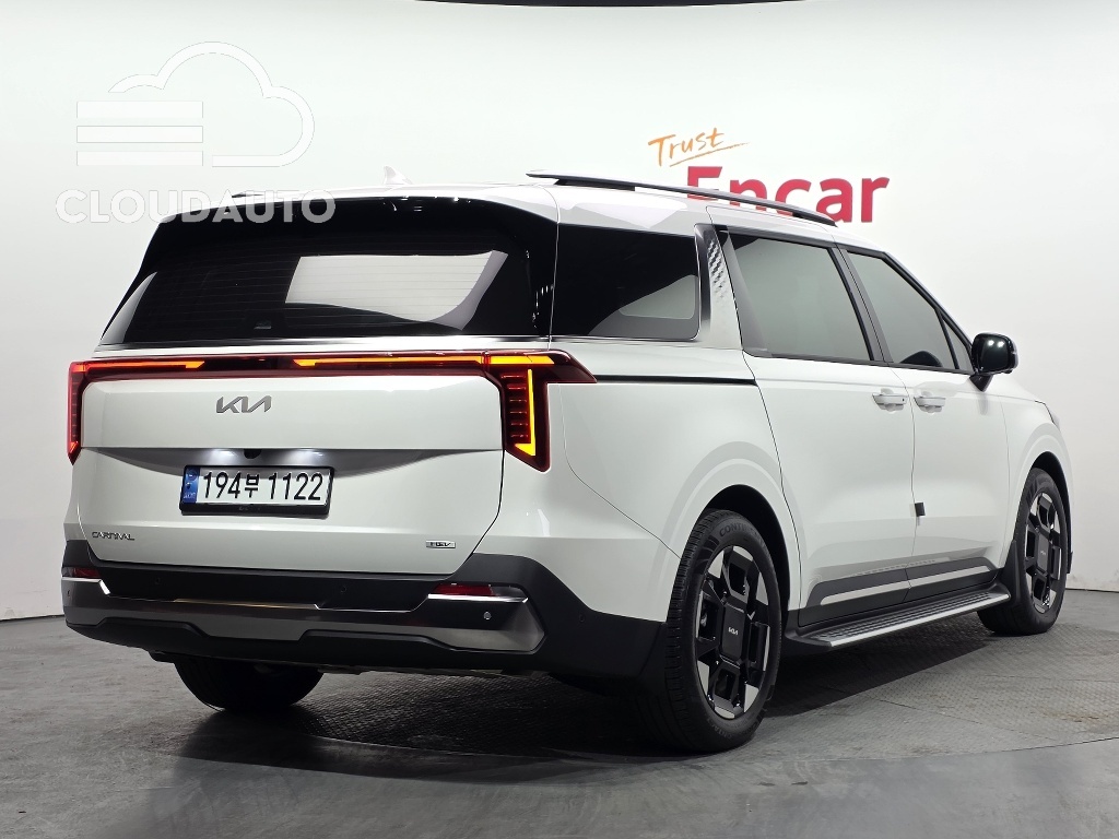 2024 Kia Carnival HEV 7 Signature - Image 2