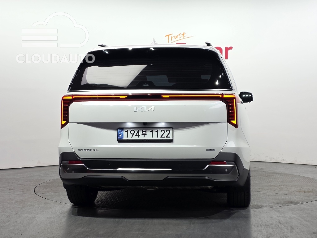 2024 Kia Carnival HEV 7 Signature - Image 4