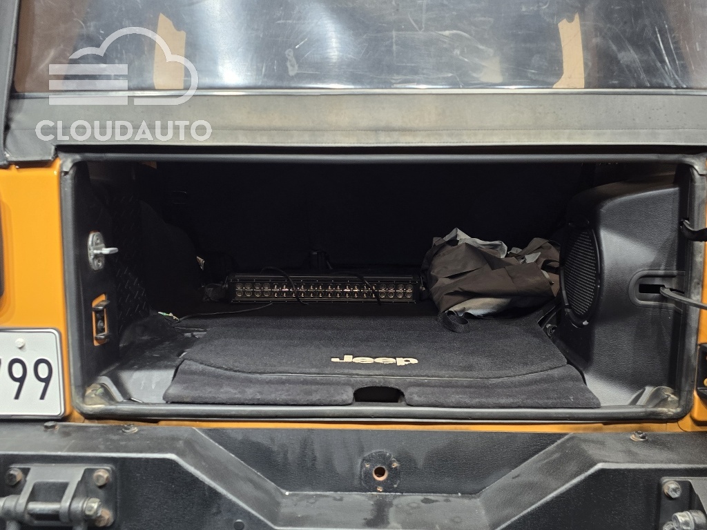 2013 Jeep Wrangler 2.8 Diesel 4Door - Image 17