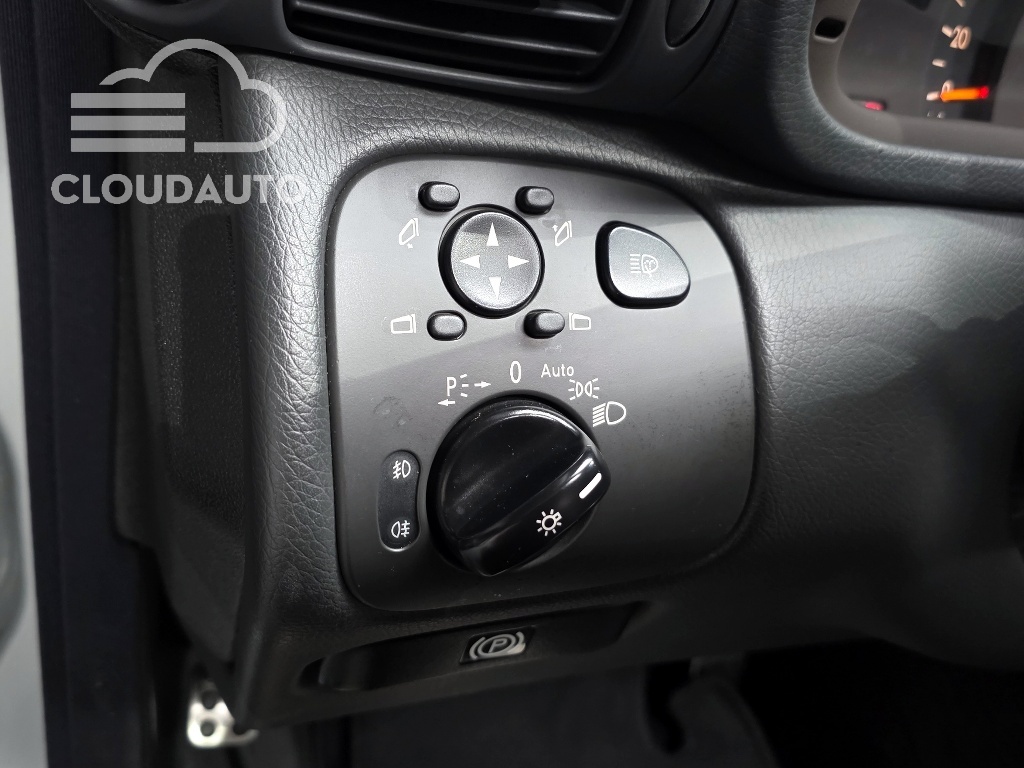 2004 Mercedes-Benz C-Class C200K - Image 17