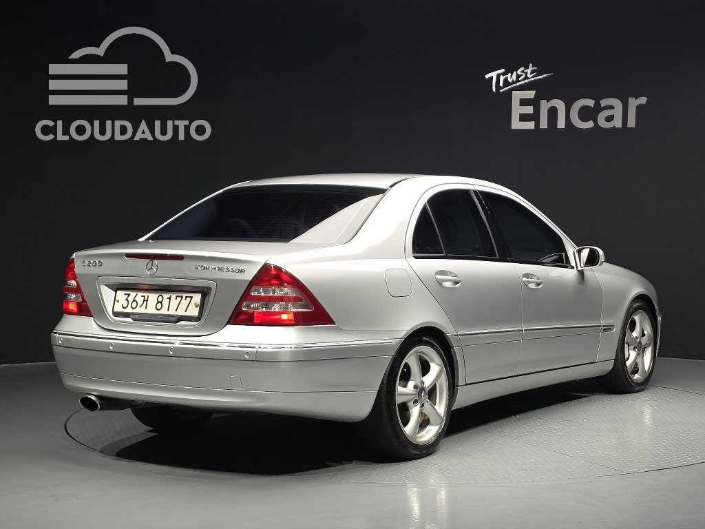 2004 Mercedes-Benz C-Class C200K - Image 2