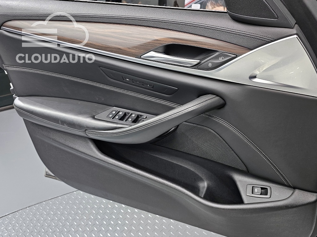 2018 BMW 5 Series 530i xDrive M Sports Plus - Image 24