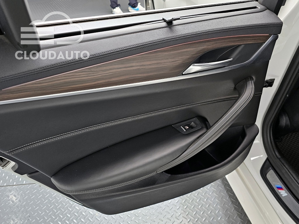 2018 BMW 5 Series 530i xDrive M Sports Plus - Image 25
