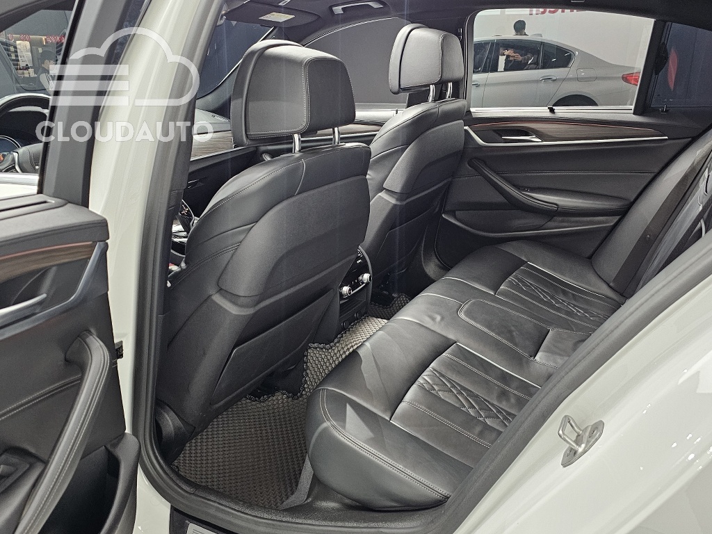 2018 BMW 5 Series 530i xDrive M Sports Plus - Image 26
