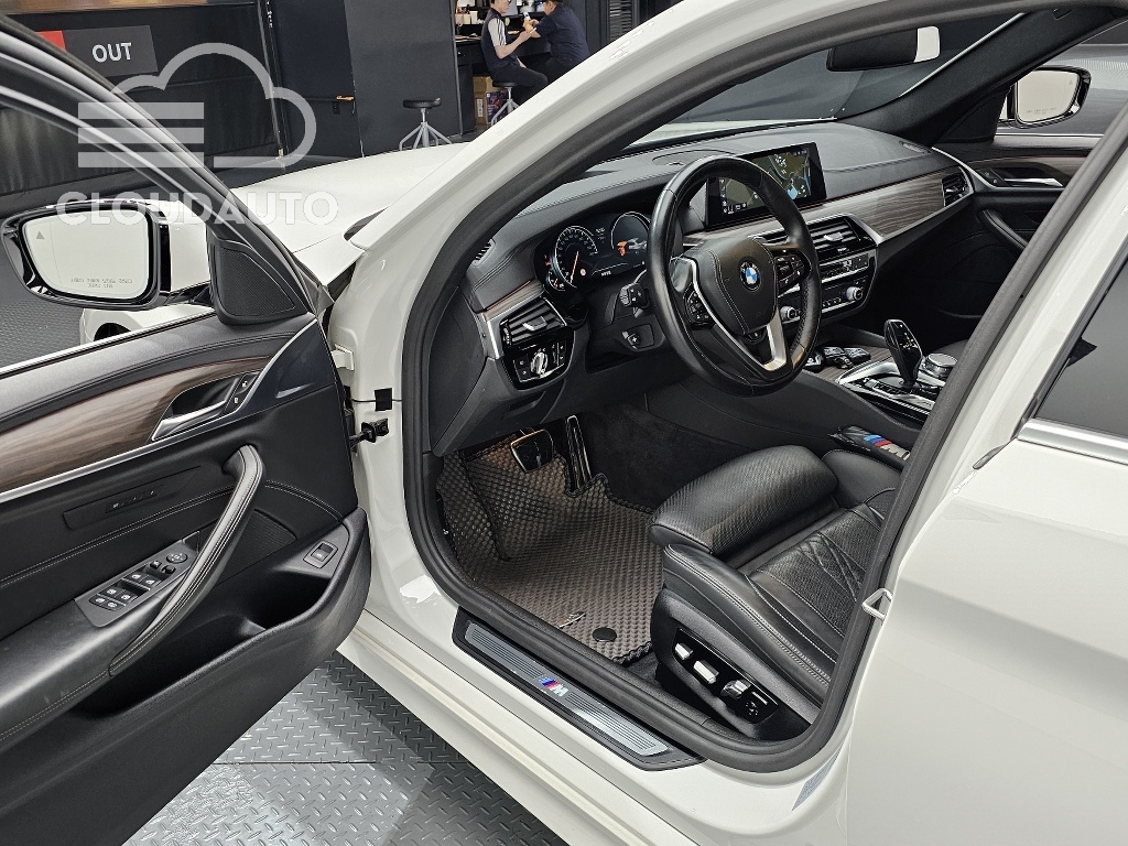 2018 BMW 5 Series 530i xDrive M Sports Plus - Image 10
