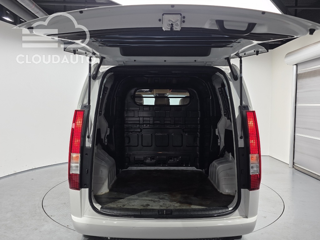2025 Hyundai Staria HEV 1.6 5 - Image 20