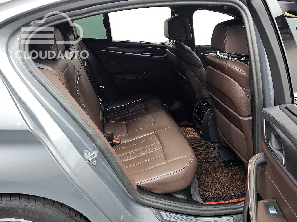 2023 BMW 5 Series 523d M Sports - Image 11