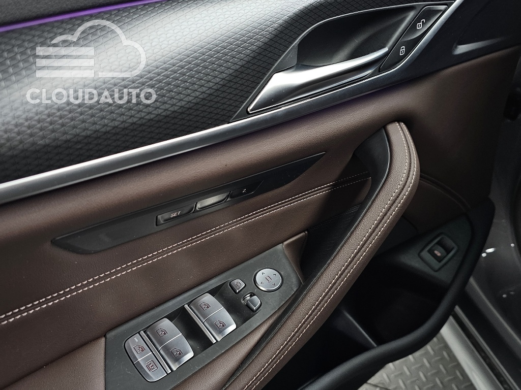2023 BMW 5 Series 523d M Sports - Image 12