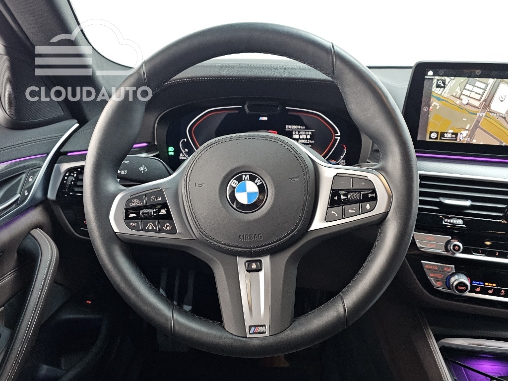 2023 BMW 5 Series 523d M Sports - Image 13