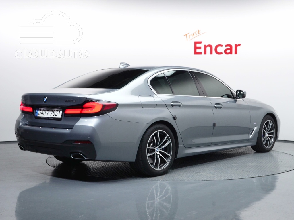 2023 BMW 5 Series 523d M Sports - Image 2