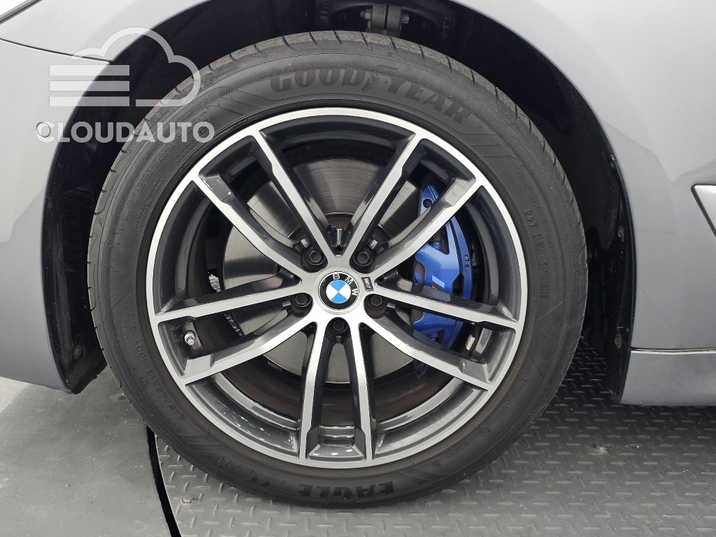 2023 BMW 5 Series 523d M Sports - Image 5