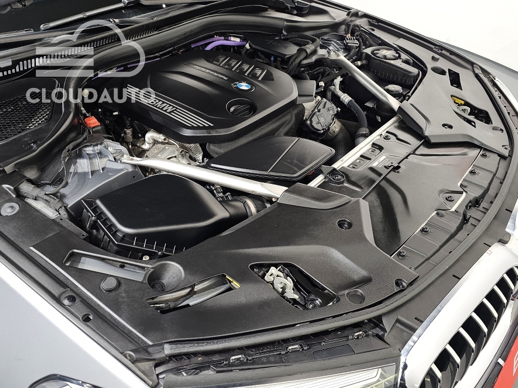 2023 BMW 5 Series 523d M Sports - Image 6