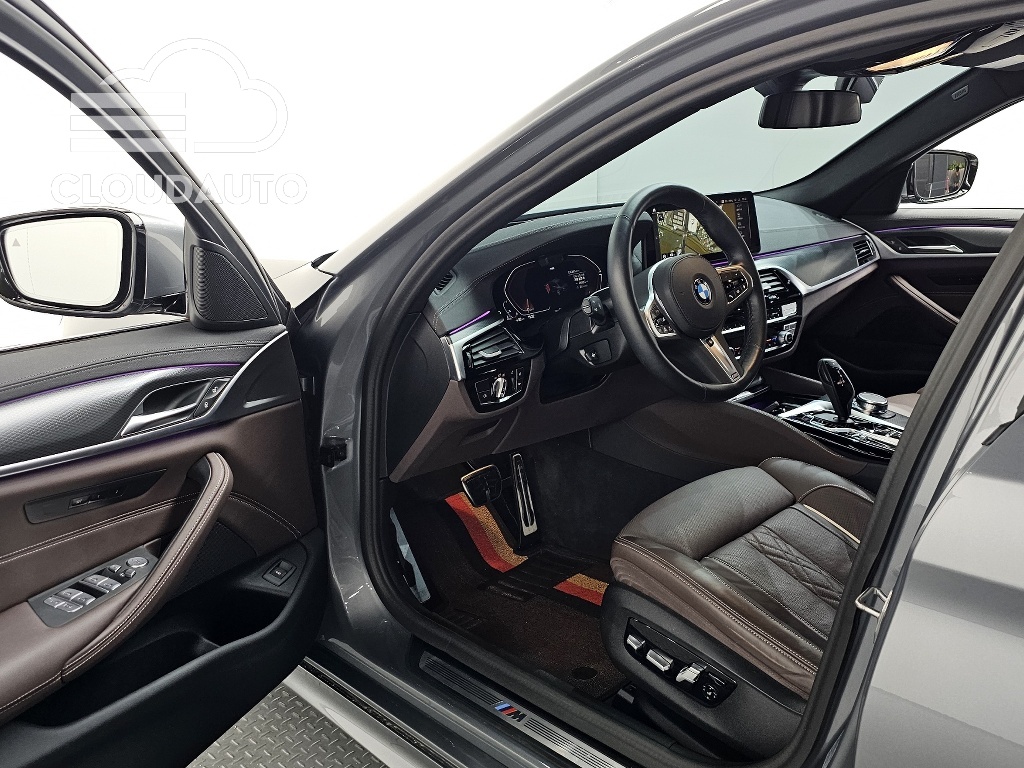 2023 BMW 5 Series 523d M Sports - Image 10