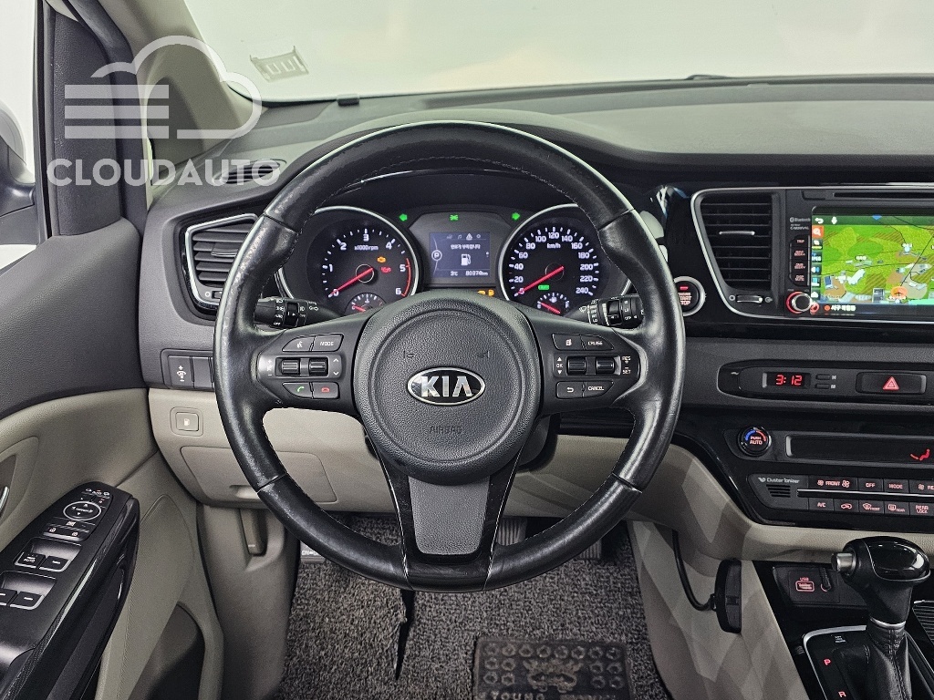 2015 Kia Carnival 9 Prestige - Image 12