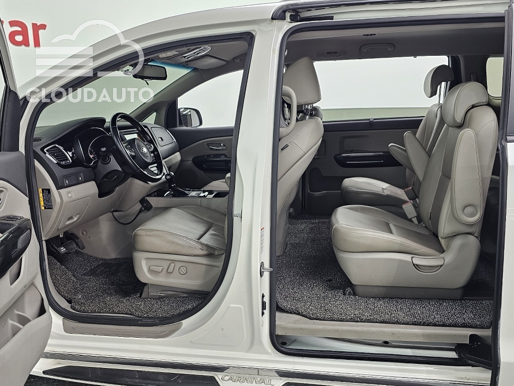 2015 Kia Carnival 9 Prestige - Image 18