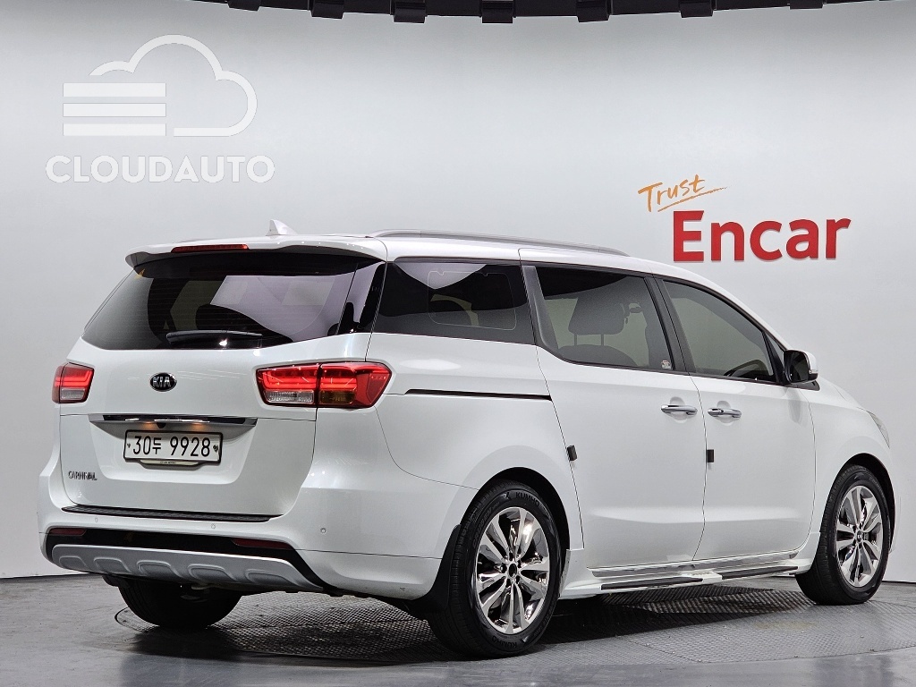 2015 Kia Carnival 9 Prestige - Image 2