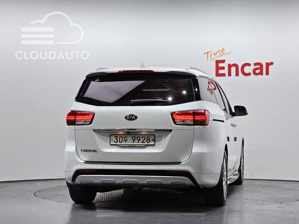 2015 Kia Carnival 9 Prestige - Image 4