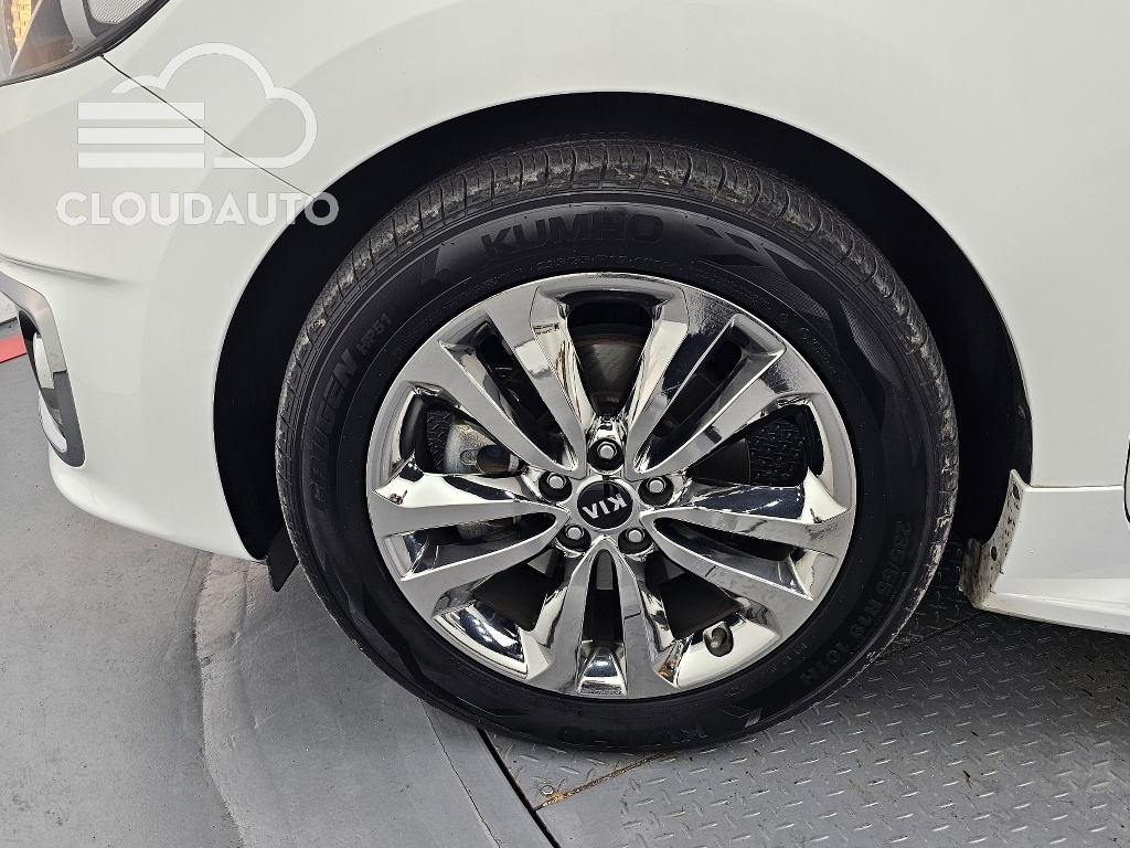 2015 Kia Carnival 9 Prestige - Image 5