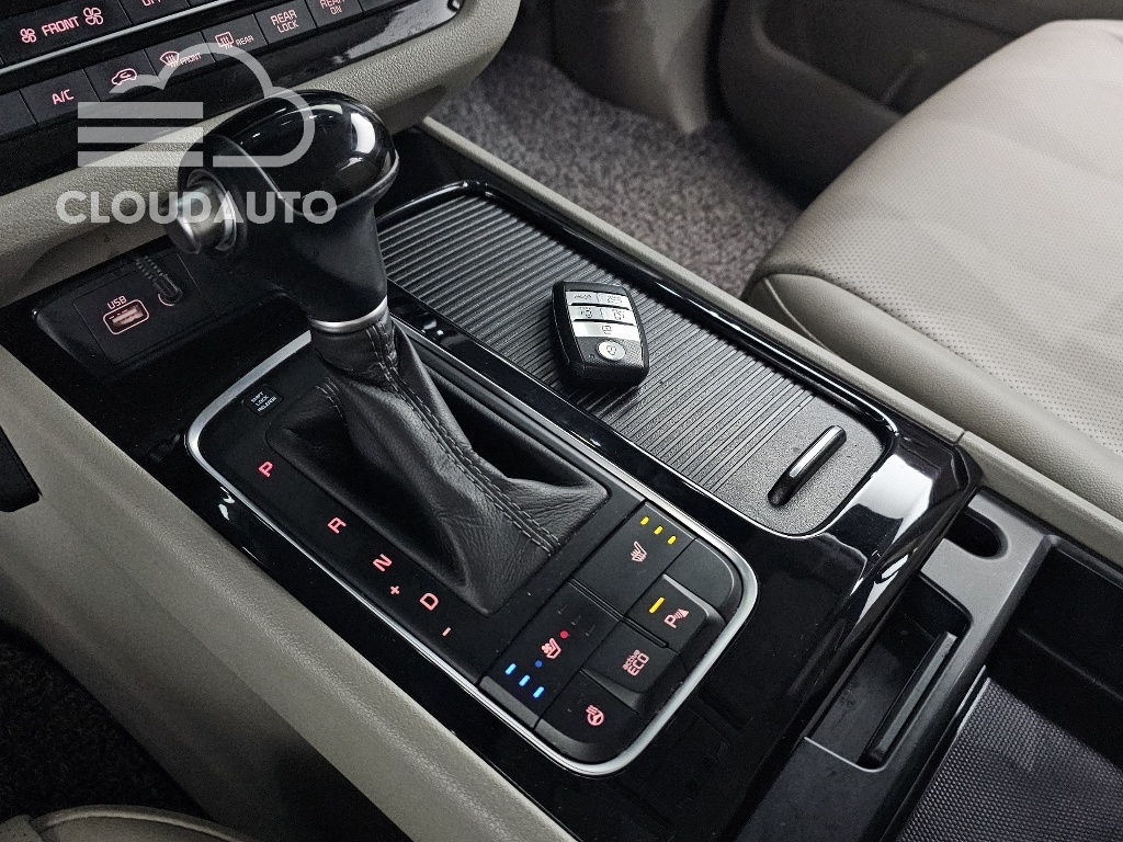 2015 Kia Carnival 9 Prestige - Image 9