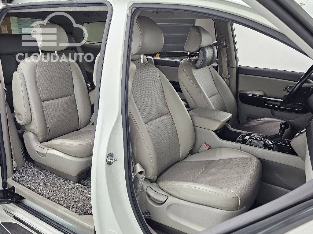 2015 Kia Carnival 9 Prestige - Image 10
