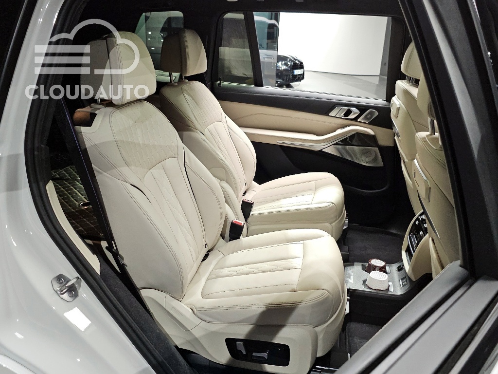 2024 BMW X7 M60i xDrive M Sport 6 - Image 8