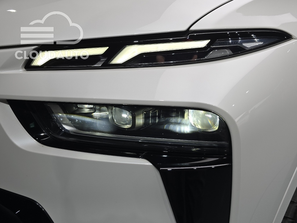 2024 BMW X7 M60i xDrive M Sport 6 - Image 19