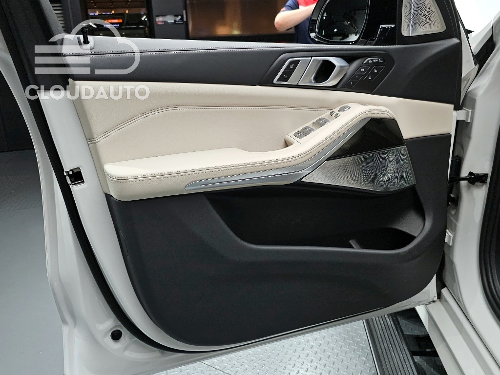 2024 BMW X7 M60i xDrive M Sport 6 - Image 21
