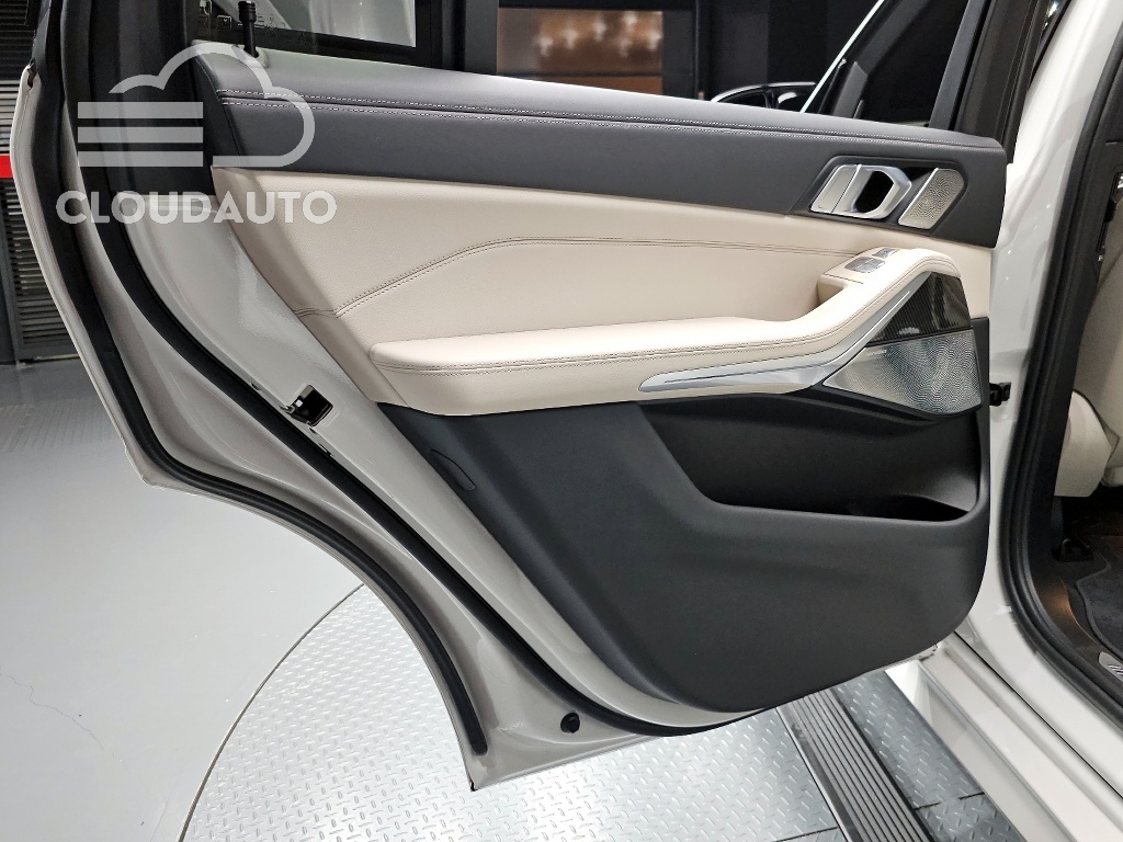 2024 BMW X7 M60i xDrive M Sport 6 - Image 22
