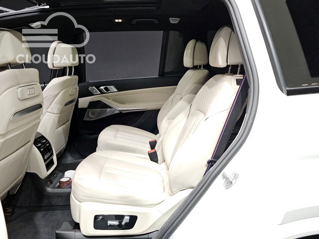 2024 BMW X7 M60i xDrive M Sport 6 - Image 23