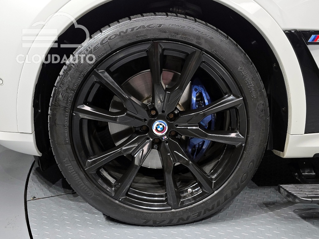 2024 BMW X7 M60i xDrive M Sport 6 - Image 5