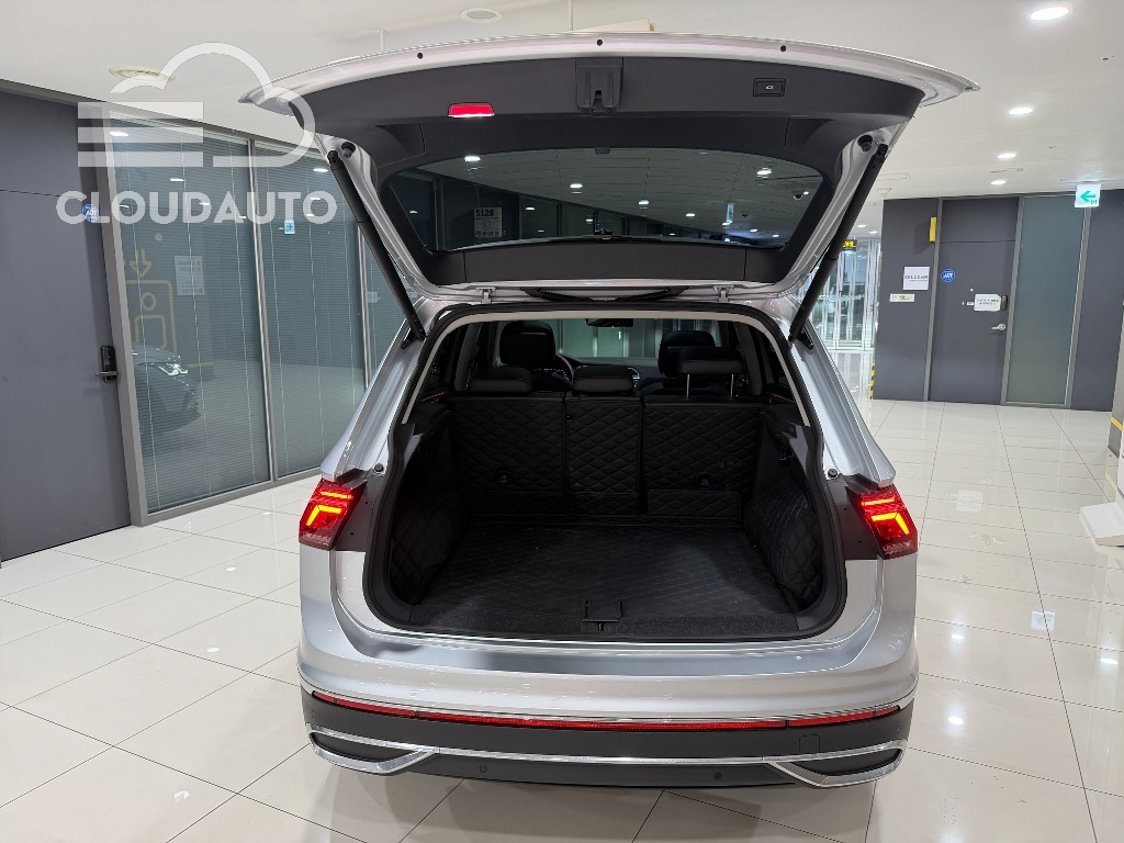 2023 Volkswagen Tiguan 2.0 TDI Prestige - Image 14