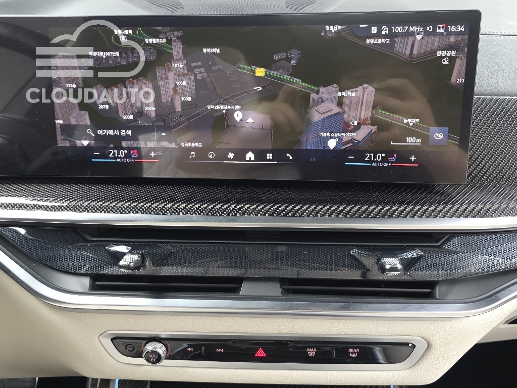 2025 BMW X7 xDrive 40i M Sports - Image 11